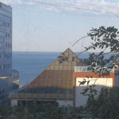 Ferienwohnung Flat at the seafront Aqtau Exterior foto