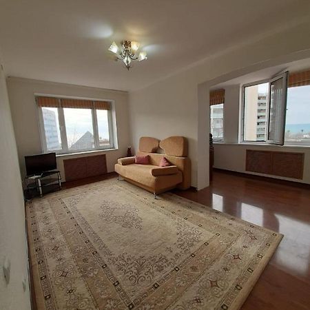 Ferienwohnung Flat at the seafront Aqtau Exterior foto